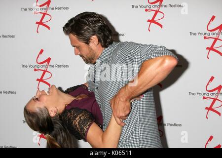 Burbank, CA. Août 19, 2017. Melissa Claire Egan, Joshua Morrow présents pour les jeunes années Le Club Dîner, Burbank Convention Center, Burbank, CA, 19 août 2017. Credit : Priscilla Grant/Everett Collection/Alamy Live News Banque D'Images