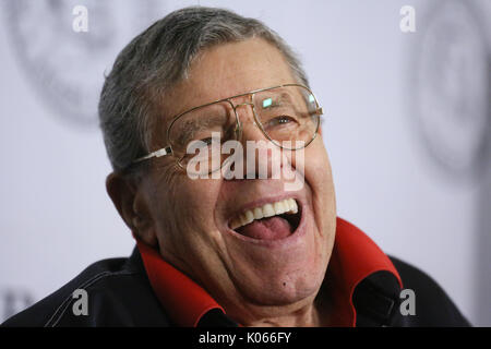 Fichier : New York City, USA. Août 21, 2017. Date : Jun 5, 2014. Jerry Lewis décède. Jerry Lewis assiste à la célébration du Club frères Jerry Lewis et le 50e anniversaire de "La Professeur Maboul' à New York Friars Club le 5 juin 2014 à New York. Crédit : Erik Pendzich/Alamy Live News Banque D'Images