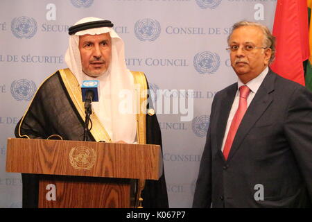 Nations Unies, New York, USA. 21 août, 2017. L'Arabie saoudite à l'ONU l'Ambassadeur Al-Mouallimi et King's Centre Salman Abdullah Al Rabeeah journaliste a fait un exposé sur les questions humanitaires au Yémen. Photo : Matthew Russell Lee / Inner City Press Crédit : Matthew Russell Lee/Alamy Live News Banque D'Images