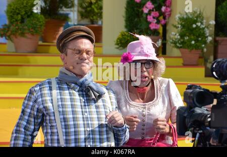 Rust, Allemagne, 20 août 2017, Das Erste ARD TV Show "immer wieder Sonntags' Avec Hansy Vogt et Stefan Mross comme Frau Wäber et Opa Stefan Crédit : mediensegel/Alamy Live News Banque D'Images