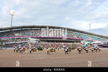Göteborg, Suède. Août 21, 2017. Riders dans l'Ullevi Stadion lors de l'ouverture officielle de la FEI Longines European Championships 2017 à Göteborg, Suède, 21 août 2017. La compétition se poursuivra jusqu'au 27 août. Photo : Friso Gentsch/dpa/Alamy Live News Banque D'Images
