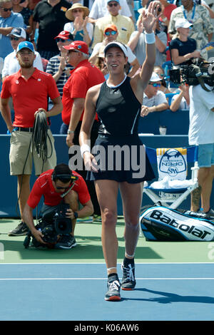 Cincinnati, Ohio, USA. 20e Août, 2017. Garbine Muguruza ESP (6) célèbre la victoire dans son dernier match de des célibataires femmes 2017 Western & Southern plus ouvert : Simona ROU (2) 61, 60 : Crédit Andrzej Kentla/Alamy Live News Banque D'Images