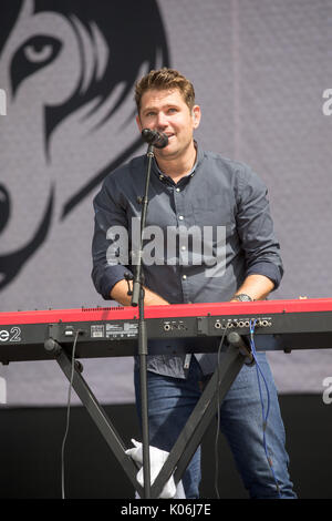 Roy Stride de Scouting for Girls à Hylands Park, Chelmsford Essex,le dimanche, 20 août à cette ans V Festival. Banque D'Images