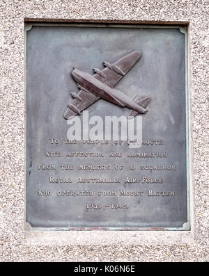 Plaque commémorative au peuple de Plymouth à partir de 10 Squadron de la Royal Australian Air Force qui étaient stationnés à Mount Batten 1939 -19445 Banque D'Images