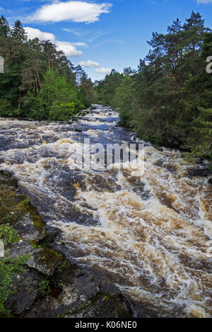 Chutes de Dochart, whitewater rapide dans le village Killin, Loch Lomond et les Trossachs National Park, Stirling, Scotland, UK Banque D'Images