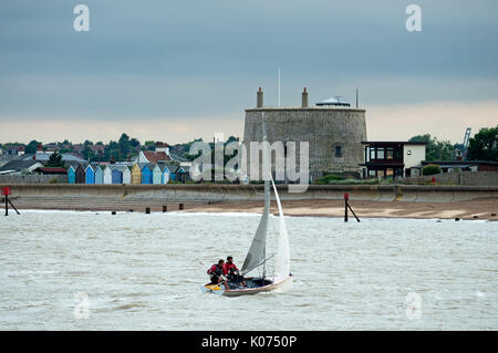 Les membres du club de voile Ferry Felixstowe, Suffolk, Angleterre. Banque D'Images