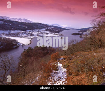 Vue d'hiver vers l'ouest sur le Loch Tummel du Perthshire, Queens Voir Banque D'Images