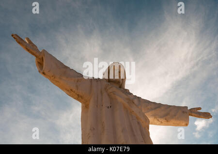 Une statue de Christ Blanc à Cusco, un don de chrétiens palestiniens qui ont cherché refuge dans la ville après la Seconde Guerre mondiale. Banque D'Images