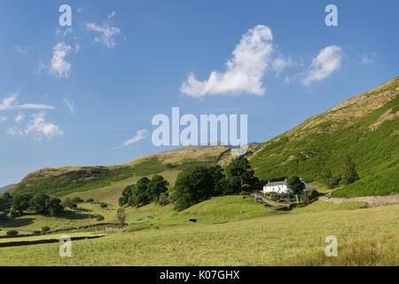 Cottage en pierre et Piper House, situé en dessous Rigg, au sud-est de Keswick et entre le Naddle Beck et St John's, dans la vallée, Lake District Banque D'Images