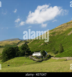 Cottage en pierre et Piper House, situé en dessous Rigg, au sud-est de Keswick et entre le Naddle Beck et St John's, dans la vallée, Lake District Banque D'Images