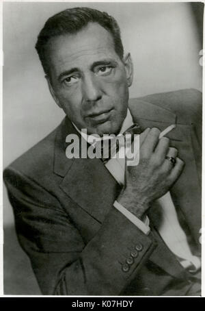 Humphrey Bogart (1899 - 1957), l'écran et d'un acteur américain dont les représentations en 1940. Date : Banque D'Images