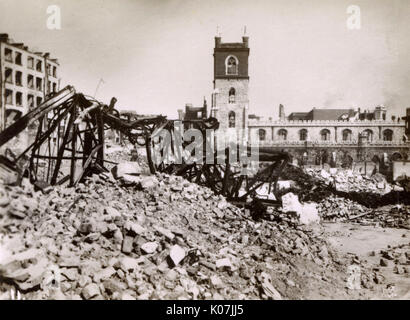 Dommages causés par les bombes à Londres - Monkwell Street et Cripplegate Church Date : vers 1943 Banque D'Images