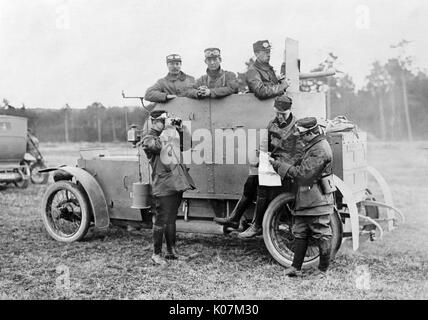 Soldats dans une voiture blindée pendant la première Guerre mondiale en Amérique Banque D'Images