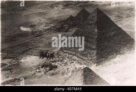 Vue aérienne des Pyramides de Gizeh, le Caire, Égypte Banque D'Images