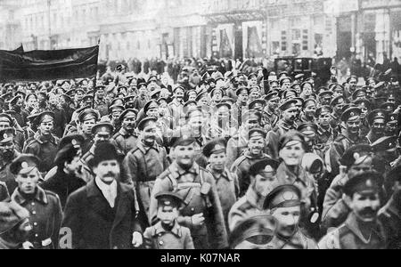 Démonstration pendant la Révolution, Petrograd, Russie Banque D'Images