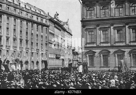 Rassemblement public dans la rue pendant la Révolution, Russie Banque D'Images