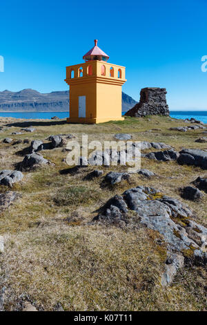 Lighthousehouse Orange, Vattarnes, Reyðarfjörður, Fjords de l'île, à l'Est de l'île, Banque D'Images