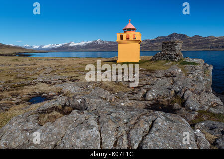 Lighthousehouse Orange, Vattarnes, Reyðarfjörður, Fjords de l'île, à l'Est de l'île, Banque D'Images