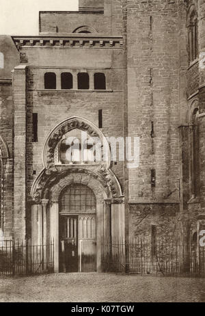 Porte de la cathédrale notre-Dame, Tournai, Belgique Banque D'Images