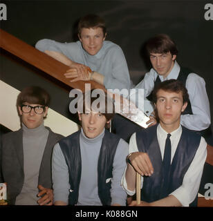 Groupe pop britannique MOJOS en mars 1964 avant d'apparaître sur prêts,,rendez-vous. Dans le sens horaire à partir du haut à gauche : Terry O'Toole, John Konrad, Nicky Crouch, Stu James, Keith Karlson. Photo : Tony Gale Banque D'Images