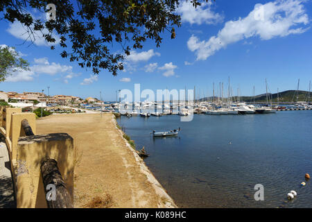 Italie, Sardaigne - Cannigione, Costa Smeralda. Le port de plaisance. Banque D'Images