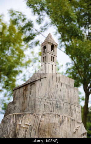 Saint Mary's Church Vallclara en modèle réduit en bois village espagnol de Vilanova de Sau, à Barcelone. L'architecture romane et copie vide de l'espace pour Banque D'Images