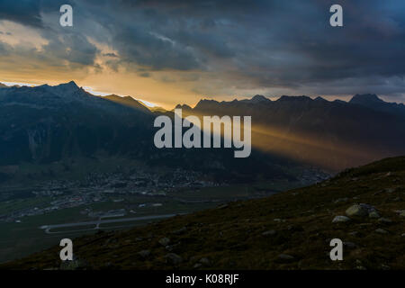 Coucher de soleil. Samedan, Engadine, Suisse. Banque D'Images