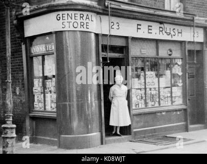 F E Rush Newsagent, Aybrook Street, Marylebone, Londres Banque D'Images