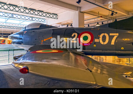 Le Fiat Centro Storico est un musée et archives d'entreprise basée à Turin. Expose des voitures, des avions, des trains, des tracteurs, camions, vélos, machines à laver, réfrigérateurs avec Fiat marque - avion de guerre Banque D'Images