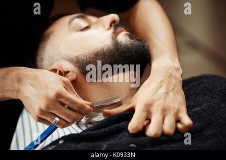 Client de rasage homme anonyme Banque D'Images