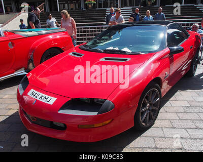 Une Chevrolet Camaro 1996 rouge Photo Stock - Alamy