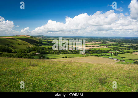 Une vue de l'escarpement du site ornithologique des cinq tailles et Sussex Weald du Devils Dyke, Parc National des South Downs, West Sussex, Angleterre Banque D'Images