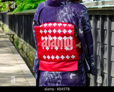 Vue arrière de kimono japonais femme portant à Akita, au Japon. Banque D'Images