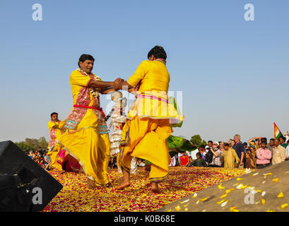 Pushkar, Inde - Mar 3, 2012. Au cours d'une danse folklorique festival traditionnel à Pushkar, Inde. Pushkar est une ville dans le district Ajmer dans l'état indien Banque D'Images