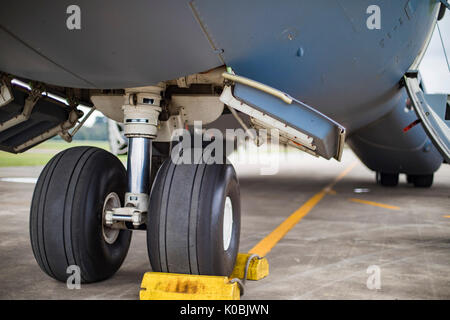 Photo de l'un de l'atterrissage de l'aéronef le plus important jamais développé et fabriqué au Brésil, une armée de l'air brésilienne KC-390, qui peut également par Banque D'Images