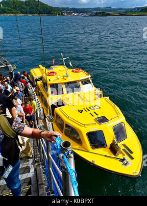 L'Ecosse Oban Fred Olsen cruise ship Balmoral et tendre l'embarquement des passagers Banque D'Images