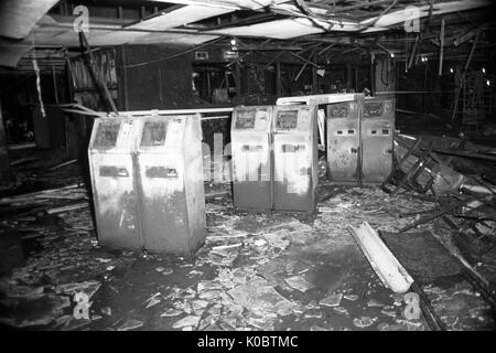 L'incendie a ravagé la salle des billets de la station de métro de King's Cross à Londres. Banque D'Images