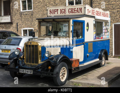 Glace de style vintage van ceam sur pitch Waterside Ely Banque D'Images