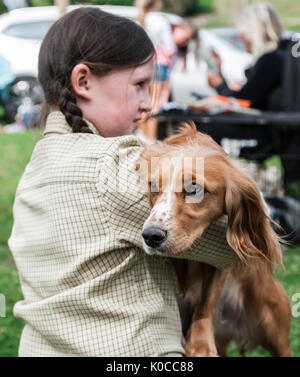 La Barlow Hunt Dog Show - Portrait d'une jeune fille avec un chien Cocker Banque D'Images