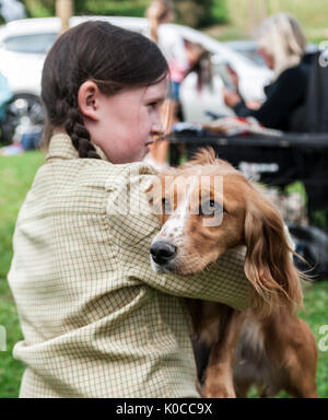La Barlow Hunt Dog Show - Portrait d'une jeune fille avec un chien Cocker Banque D'Images