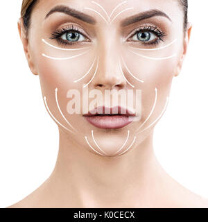 Belle femme visage avec flèches massage sur le visage Banque D'Images