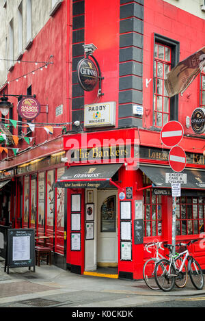 DUBLIN, IRLANDE - Août 13 : les banquiers, d'un pub traditionnel près de Temple bar, à Dublin, Irlande Banque D'Images