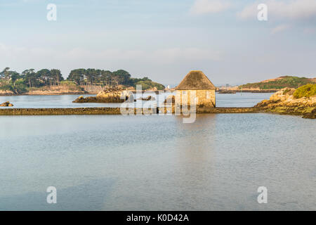 Moulin à marée sur l'île de Bréhat, Côtes-d'Armor, Bretagne, France. Banque D'Images