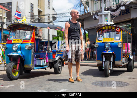 Tuk Tuk et touristique de Khao San Road, Bangkok Banque D'Images