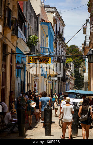 Le cubain, Cuba, La Havane, capitale historique de la vieille ville La Bodeguita del Medio est un bar-restaurant typique dans la rue étroite célèbre destination touristique Banque D'Images