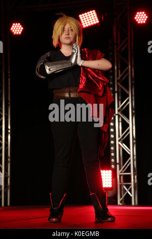 Sydney, Australie. 19 août 2017. Sur la photo : concours de cosplay & catwalk : Fullmetal Alchemist : Brotherhood, Mathilde comme Edward Elric. Vlan ! Sydney Banque D'Images
