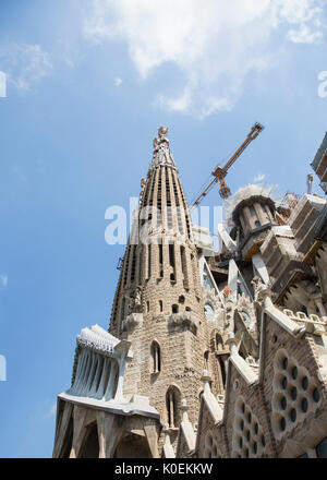 Une vue extérieure de la Basilique de la Sagrada Familia, qui est encore en construction, à Barcelone, Espagne Banque D'Images