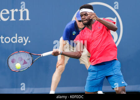 17 août 2017 : Frances Tiafoe (USA) en action lors du troisième tour à l'Ouest et du Sud 2017 tournoi Open de tennis qui se joue à l'Linder Family Tennis Center à Mason, Ohio. Adam Lacy/CSM Banque D'Images