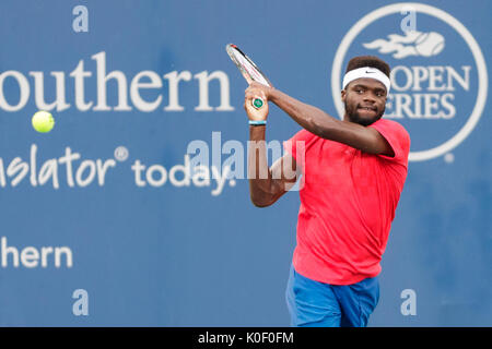 17 août 2017 : Frances Tiafoe (USA) en action lors du troisième tour à l'Ouest et du Sud 2017 tournoi Open de tennis qui se joue à l'Linder Family Tennis Center à Mason, Ohio. Adam Lacy/CSM Banque D'Images