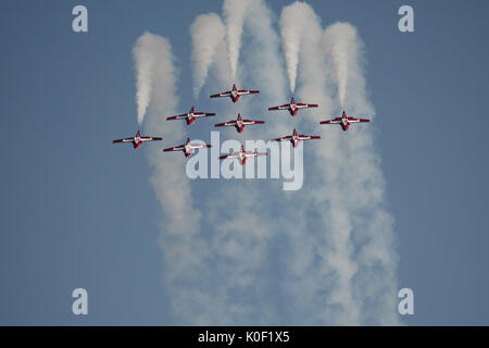 11 août 2017 - Abbotsford, Colombie-Britannique, Canada - l'équipe de démonstration aérienne des Snowbirds pilotes et leurs avions CT-114 Tutor effectuer au cours de l'Abbotsford International Airshow, le 11 août 2017. (Crédit Image : © Bayne Stanley via Zuma sur le fil) Banque D'Images